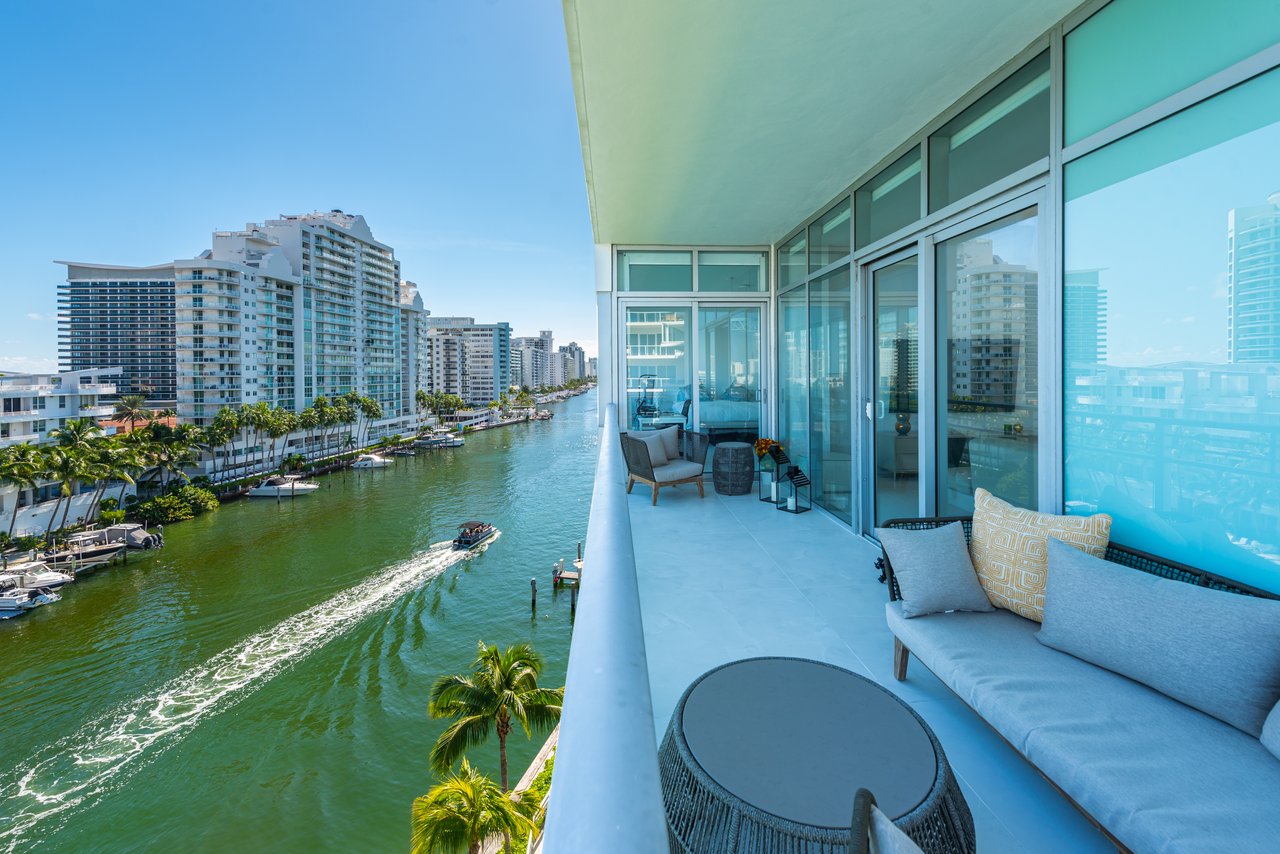 Aqua Gorlin Residence 703