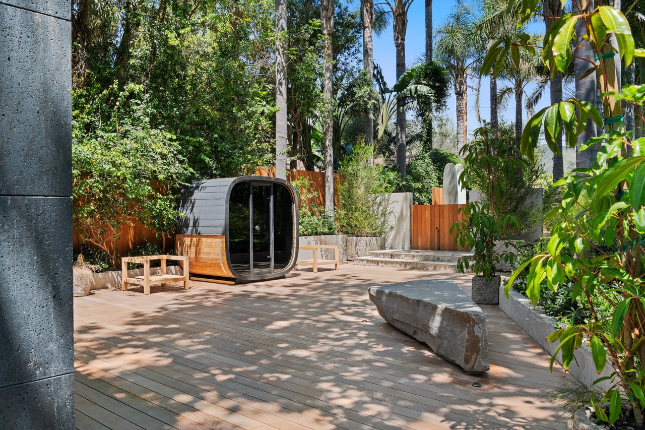 6625 Zumirez Dr