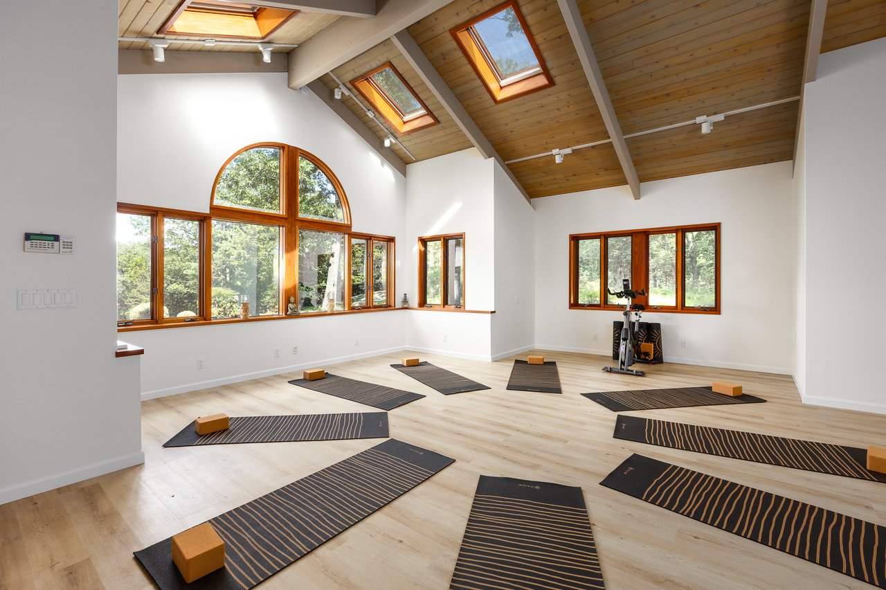 12 Mountain Brook Road