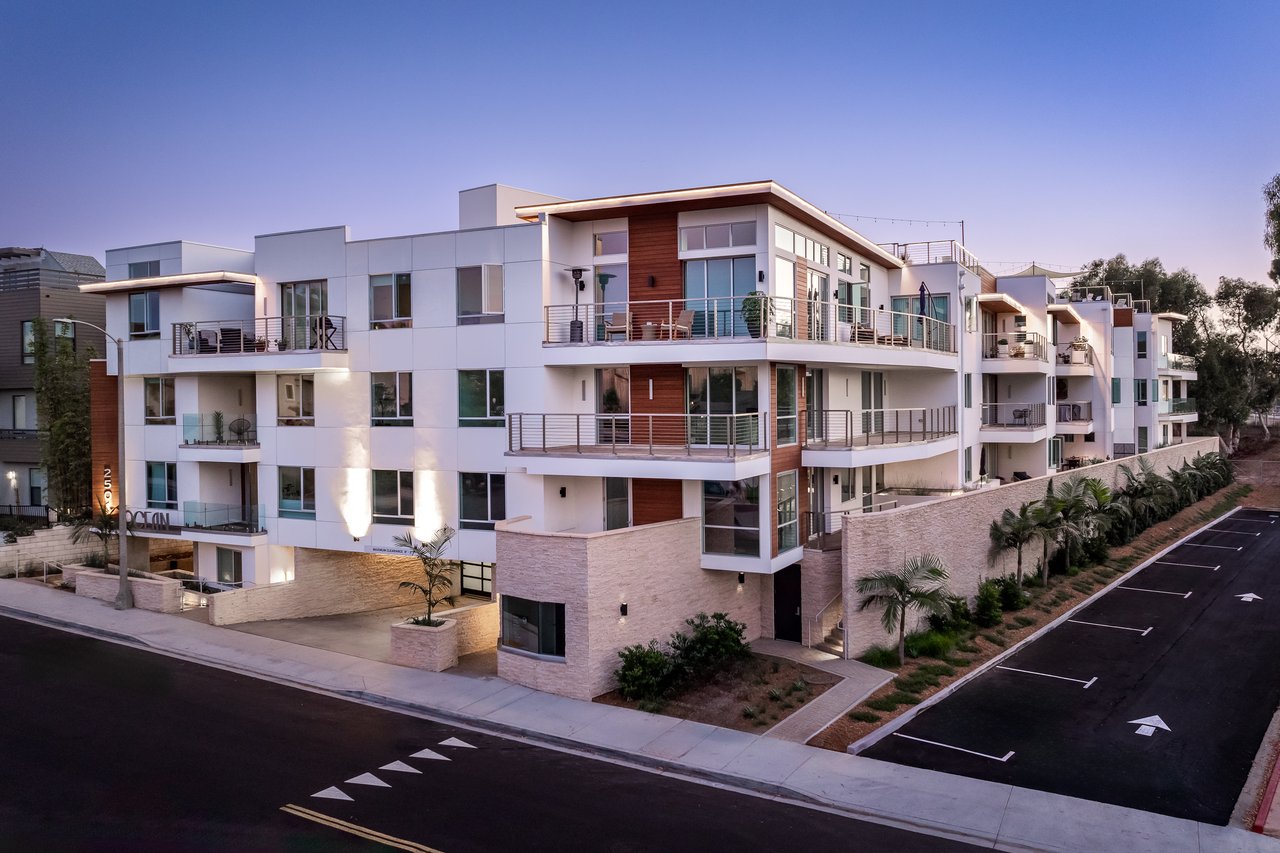  Downtown Carlsbad Coastal Residence 