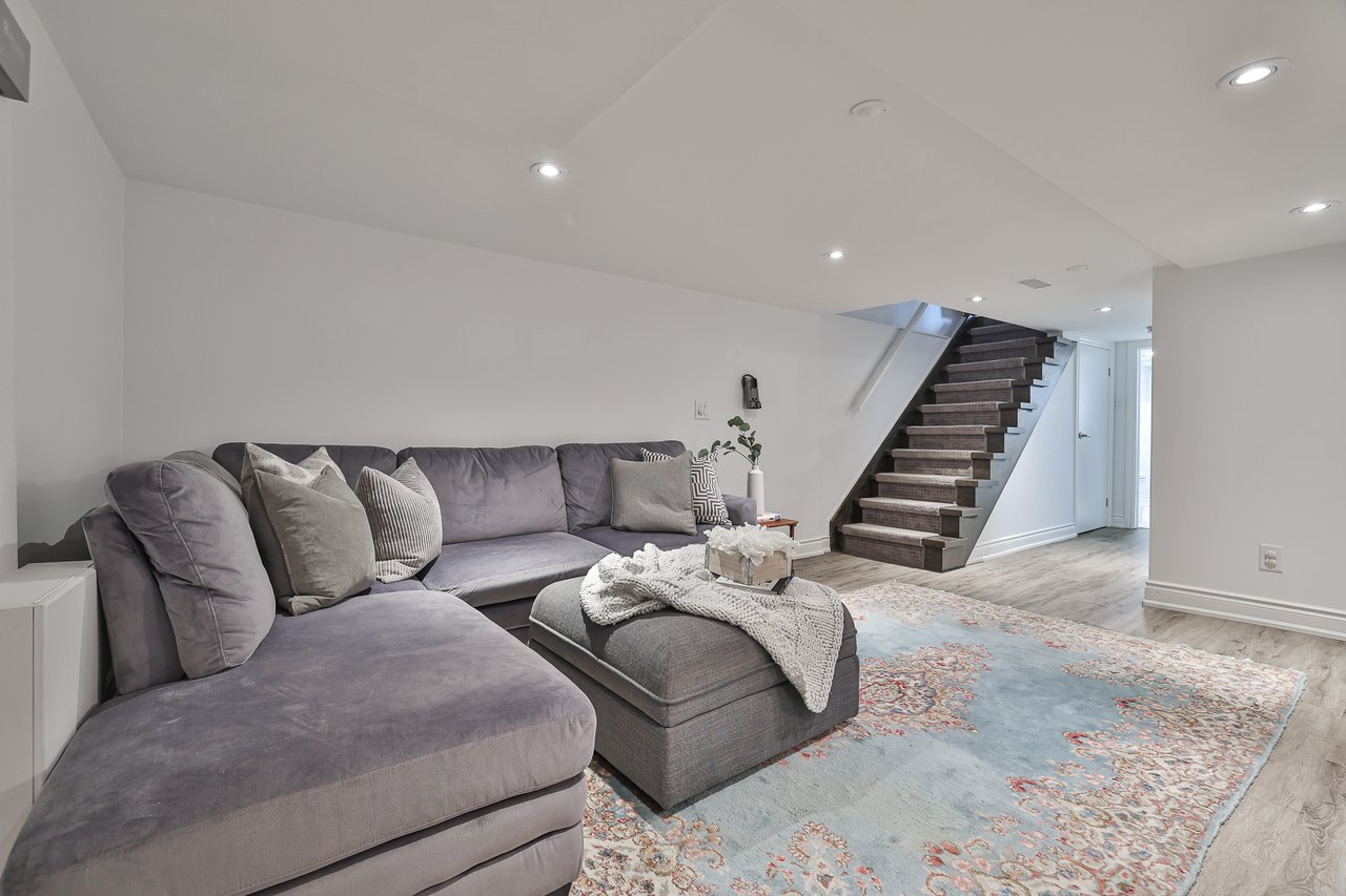 SOLD; Prime Humewood Locale!