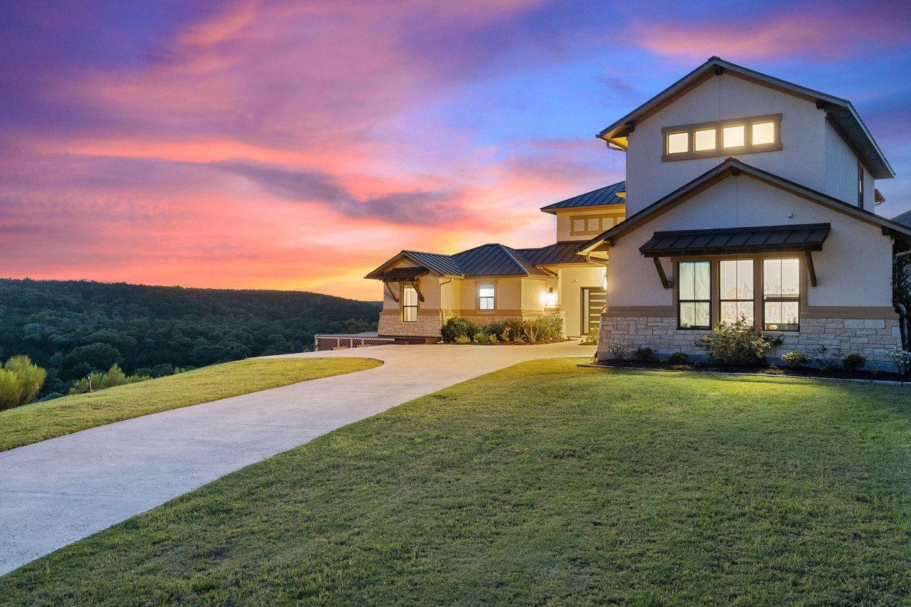 713 Laughing Dog, Leander