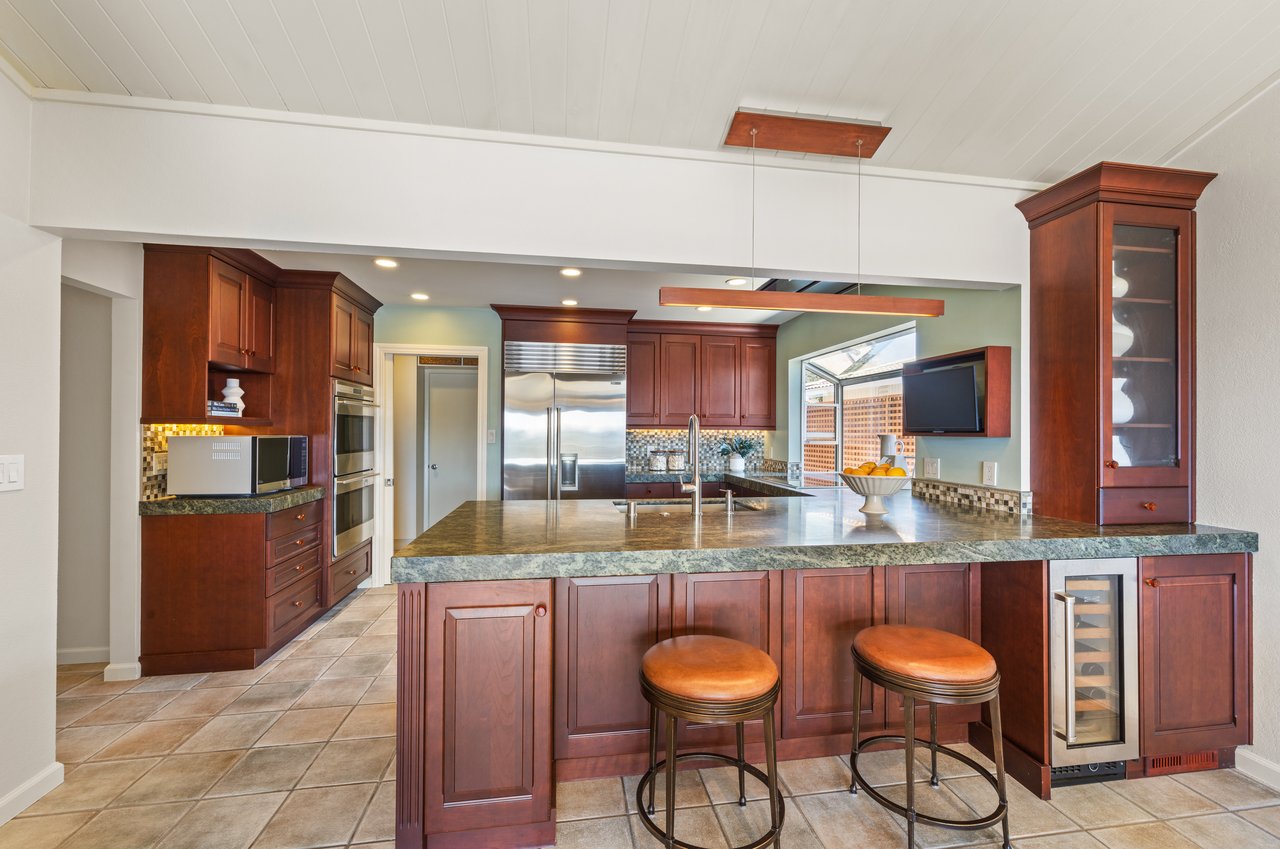 Sunny View Residence in Peacock Gap