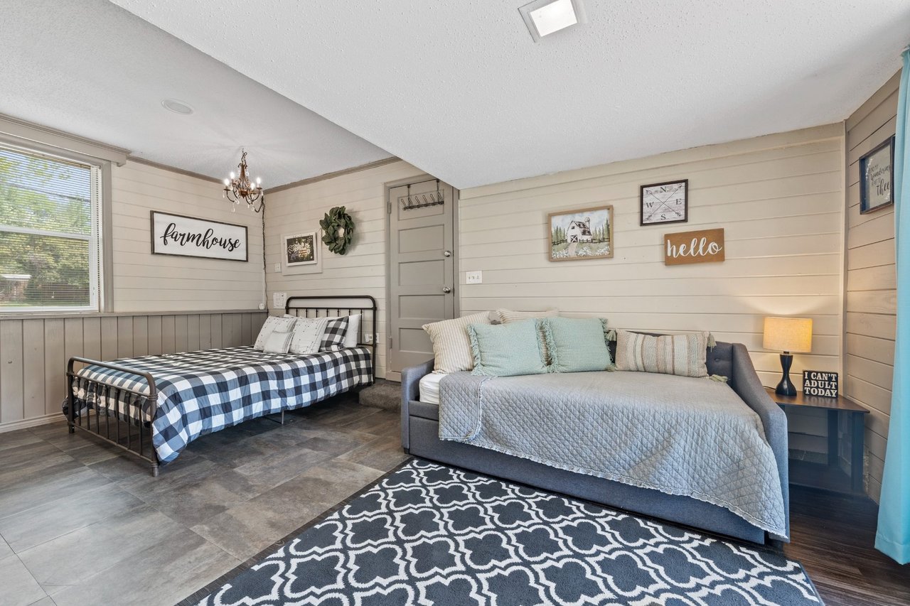 Waco Drive STR & Mixed-Use Investment