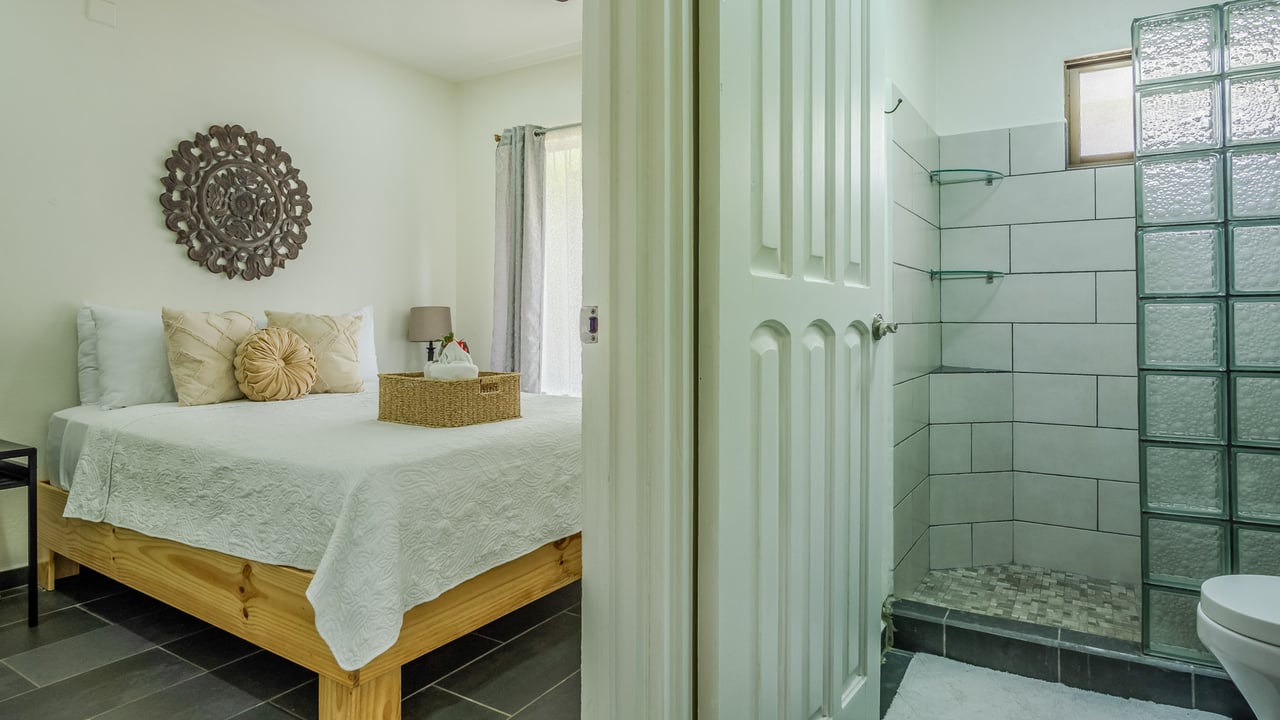 Tropical 3-Cabin Home with Pool and Gardens in the Heart of Uvita