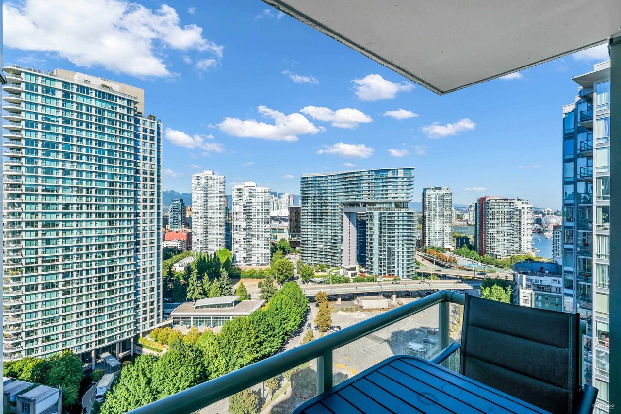 2207-1077 Marinaside Crescent, Vancouver