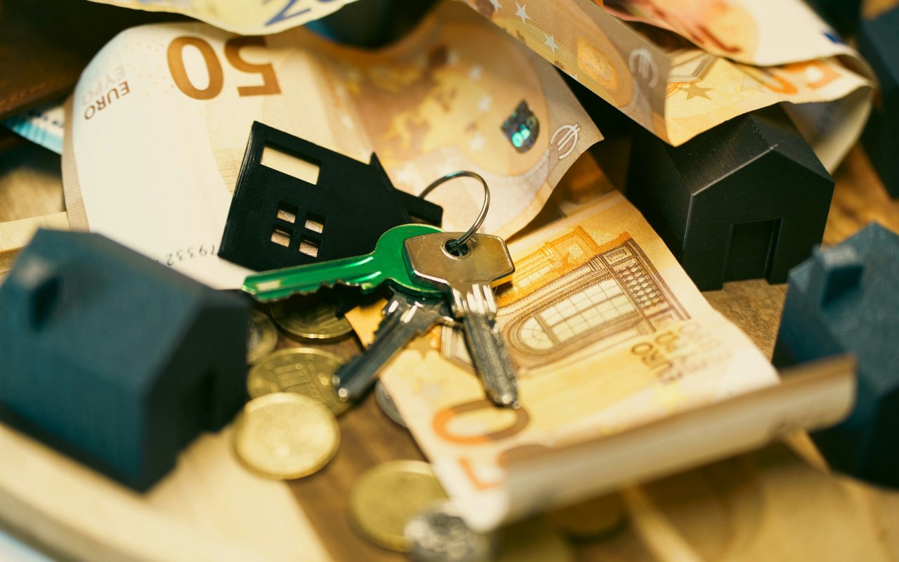 The Costly Pitfall Sellers Can't Afford: Overpricing Their Home