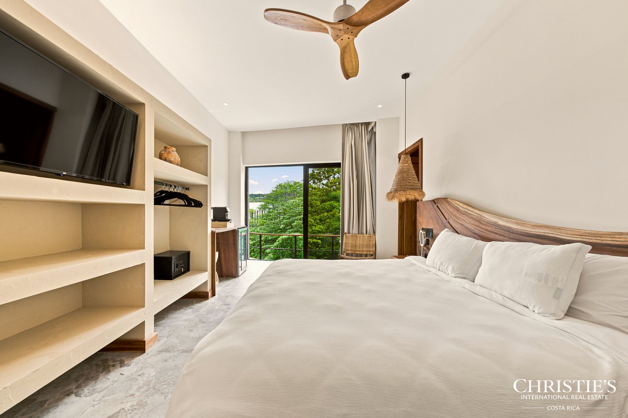 LE CLOS - An Exclusive Three-Residence Estate 