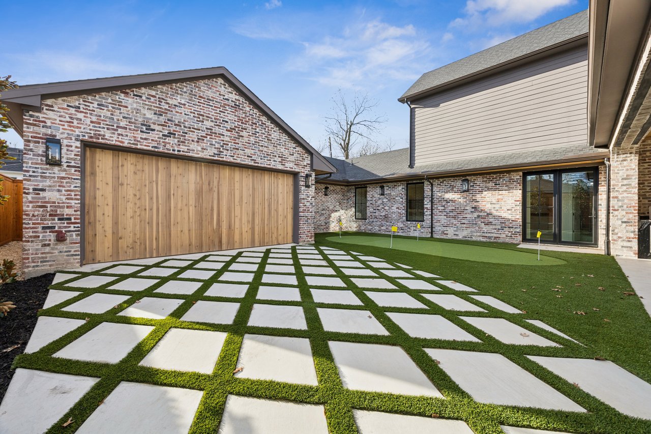 6860 Southridge Drive