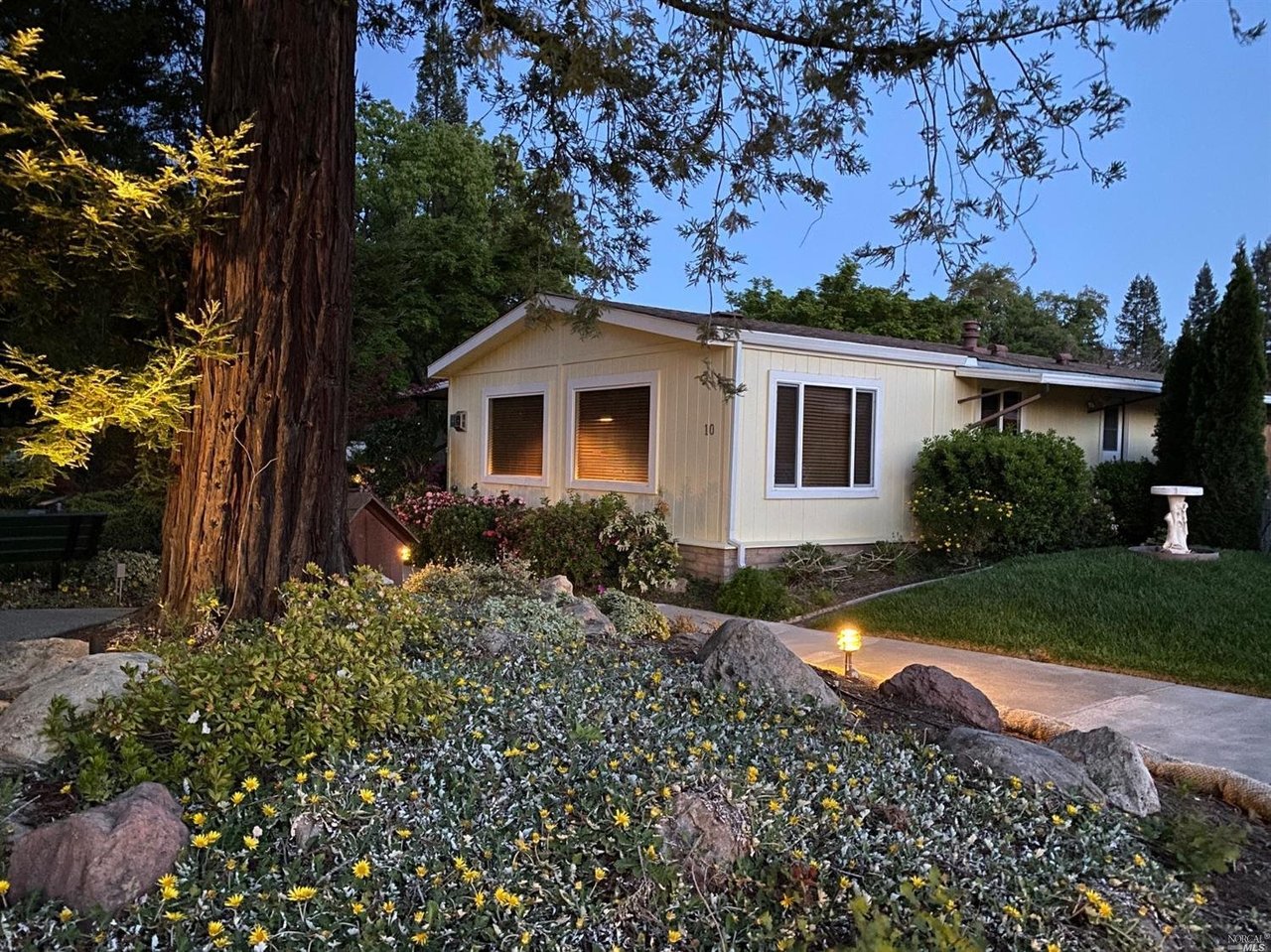 10 Los Robles Ct