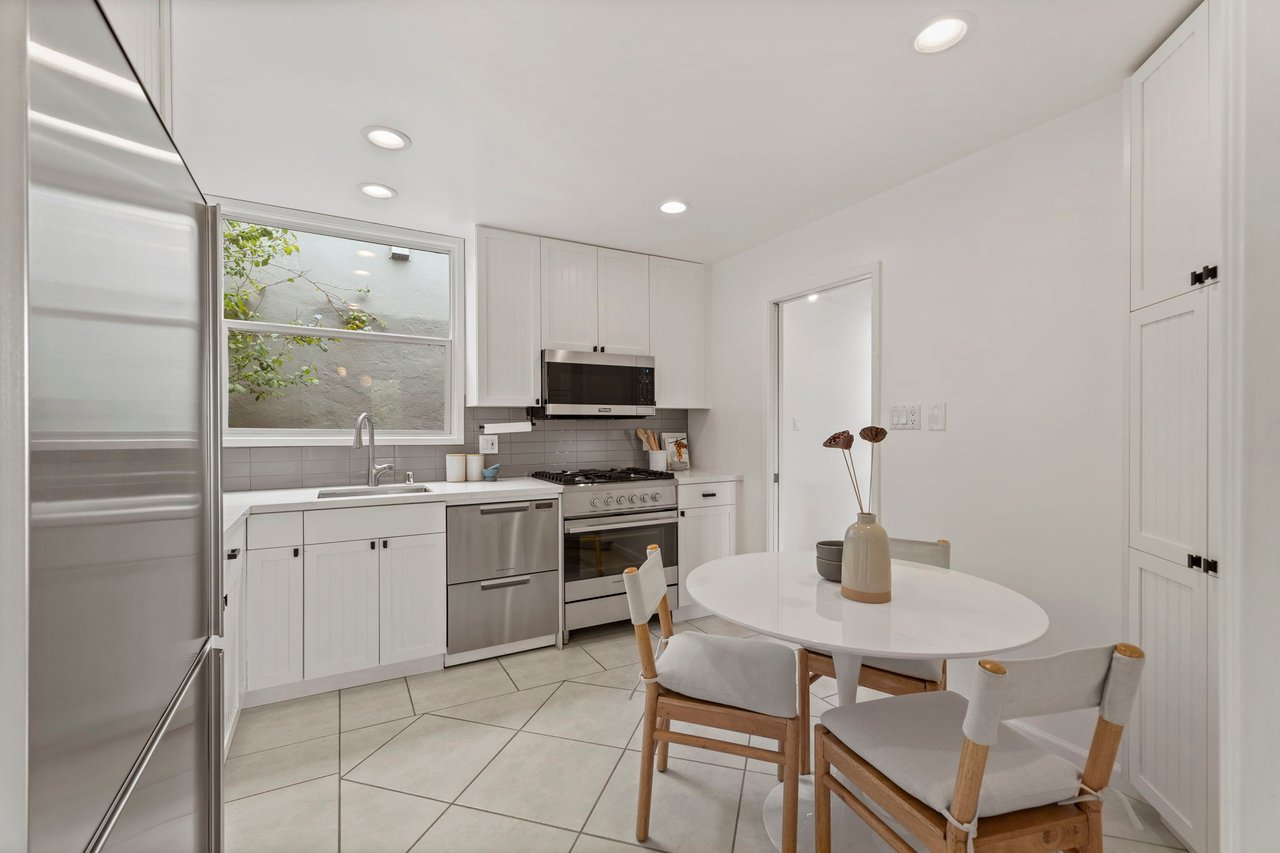 313 Los Palmos Dr