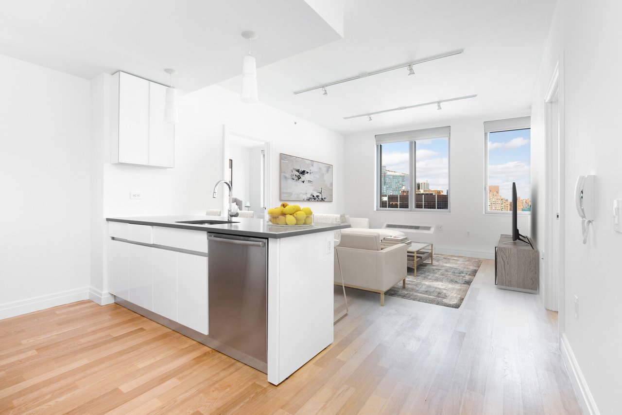 550 West 54th Street, Apt 28L