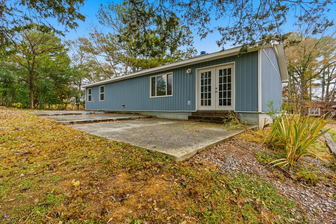 Charming Huntsville Home with Vaulted Ceilings & Patio