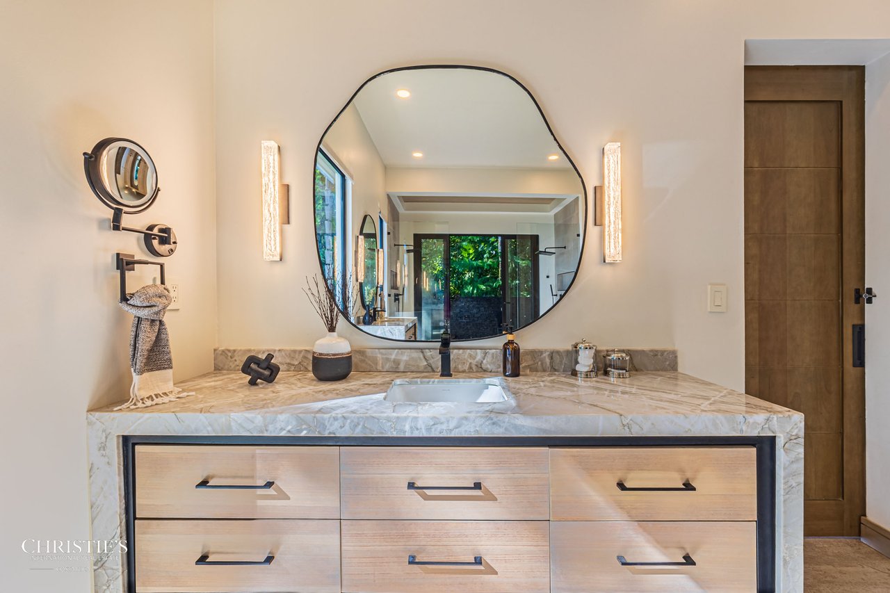 Luxury Estate in Escaleras — 5.5 Acres Majesty of Incredible Ocean Views 