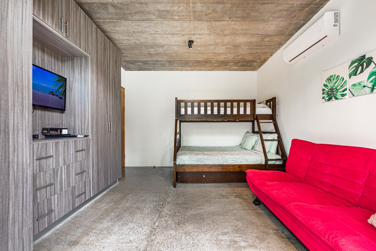   3 bedrooms, 2.5 bathrooms Villa Steps from Uvita, beautiful Beaches, Waterfalls, Restaurants and Tourist Attractions.