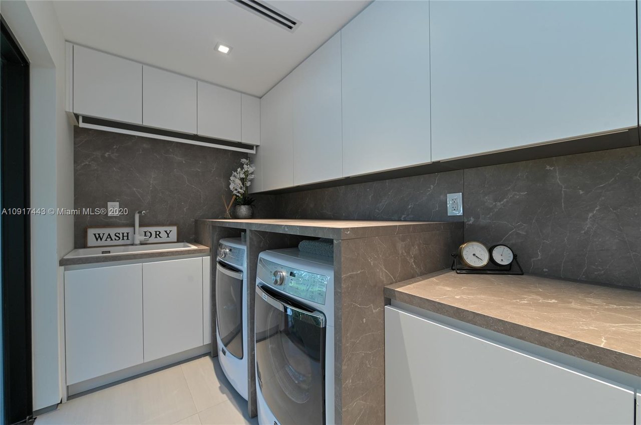 16121-16111 Aberdeen Way