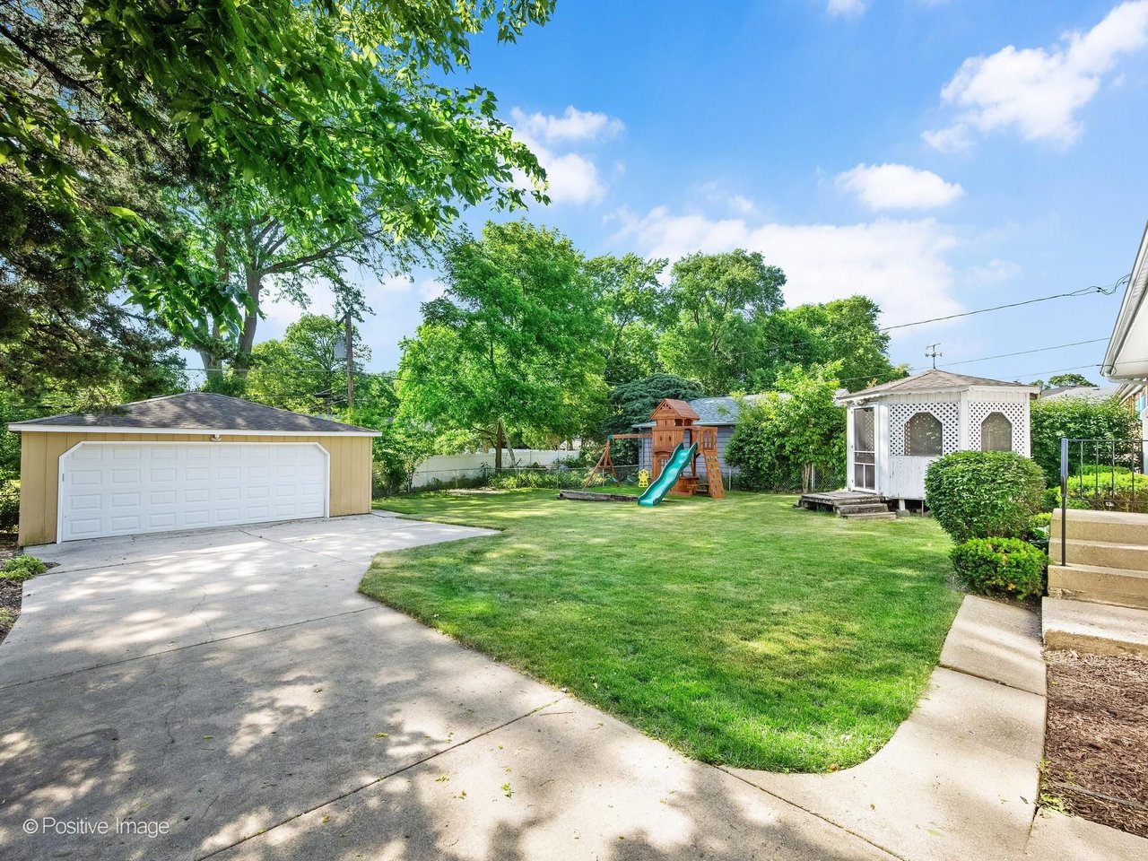 Just Sold – 808 Delles Rd, Wheaton IL | Multiple Offers, $15,000 Over List Price in 5 Days