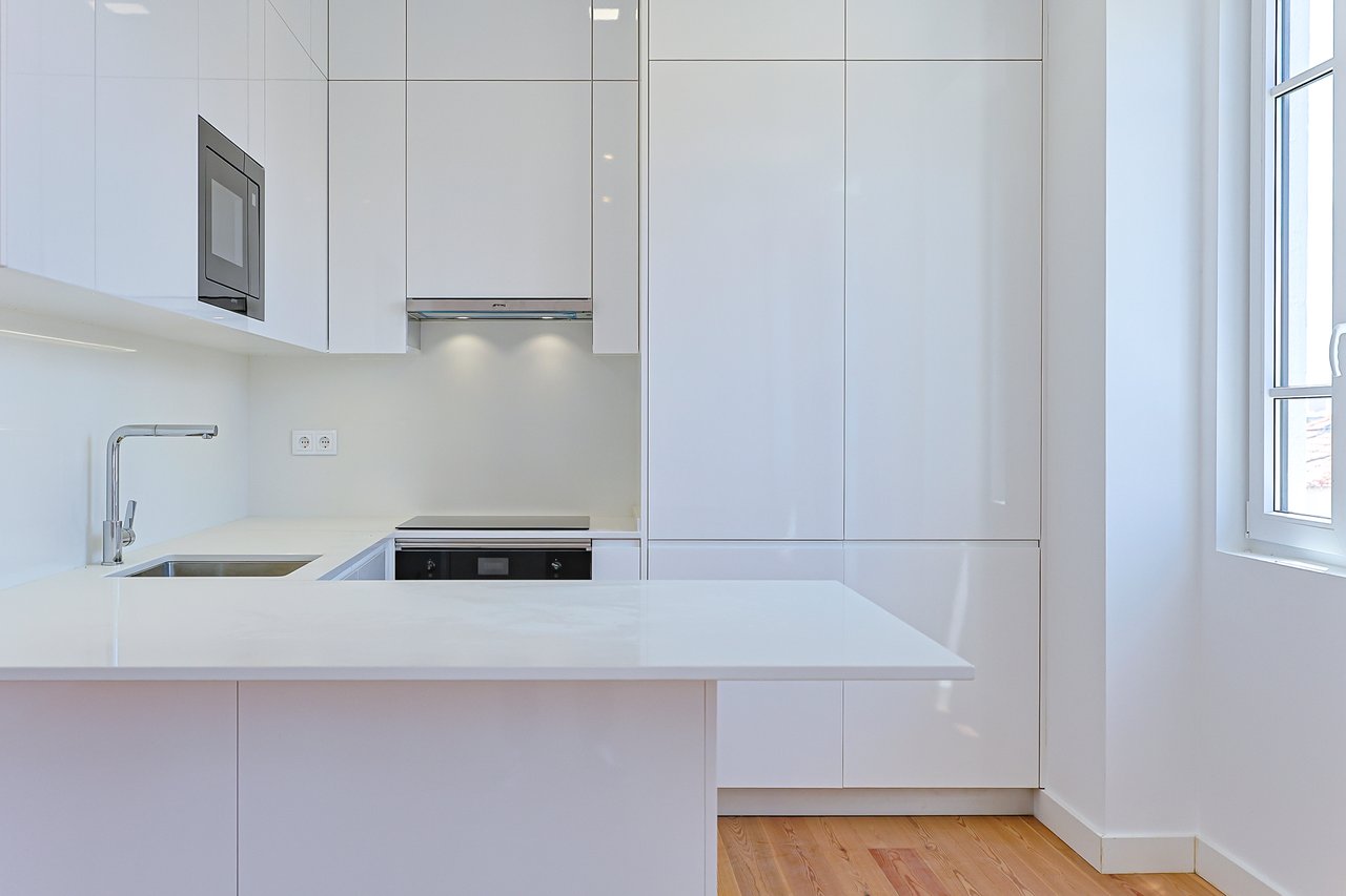 Elegant New T2 Apartment with Two Suites in Monte Estoril