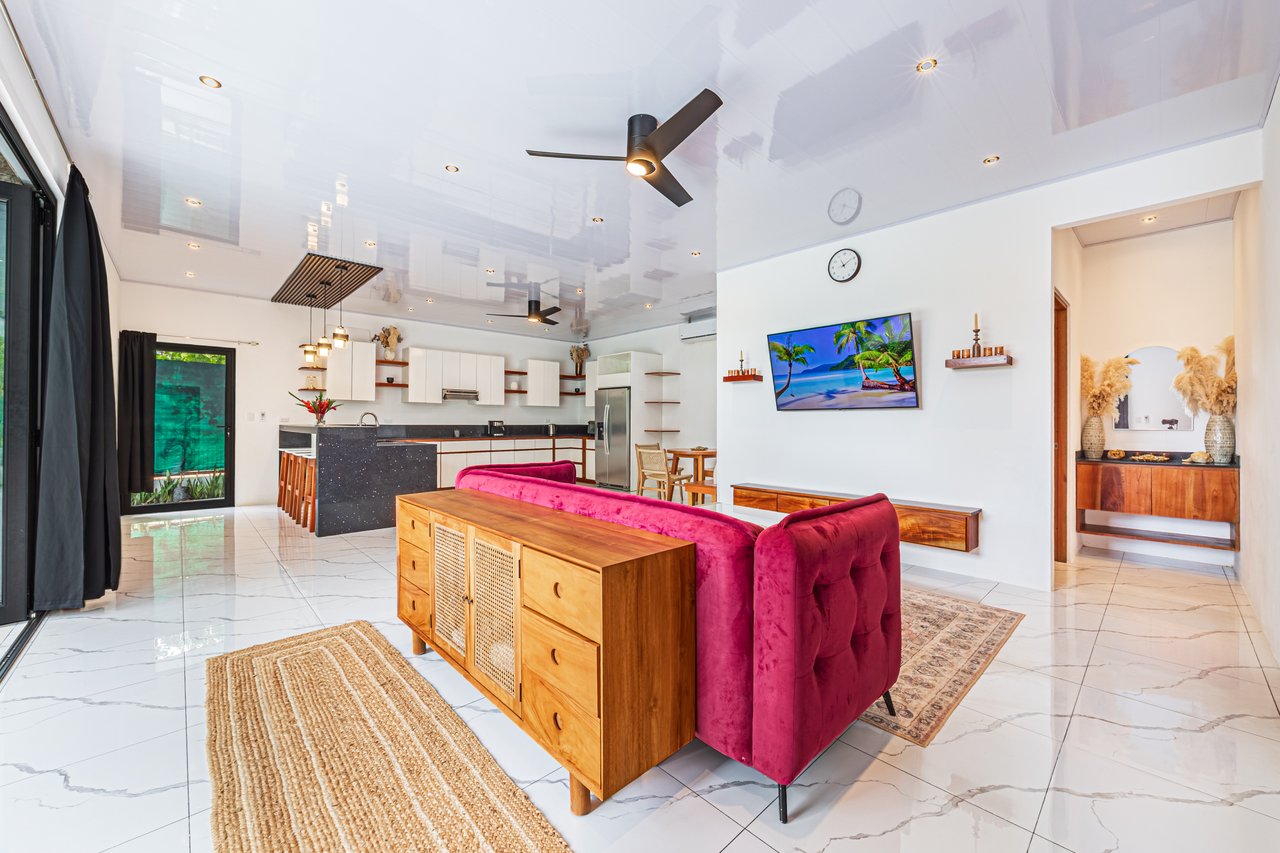 Comfortable 3-Bedroom Pool Home Near Beaches, Parks, and Restaurants