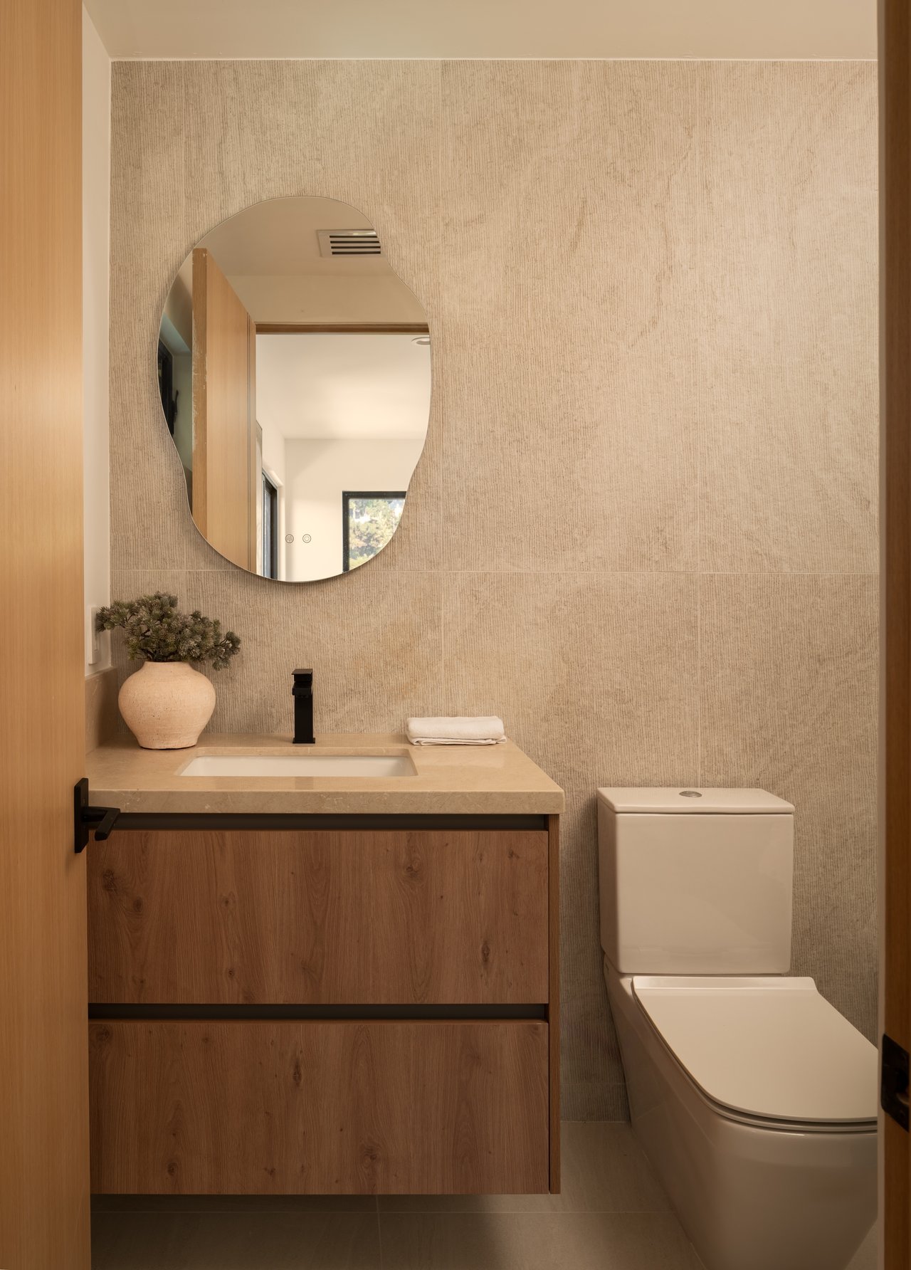 quintessential Hollywood Hills