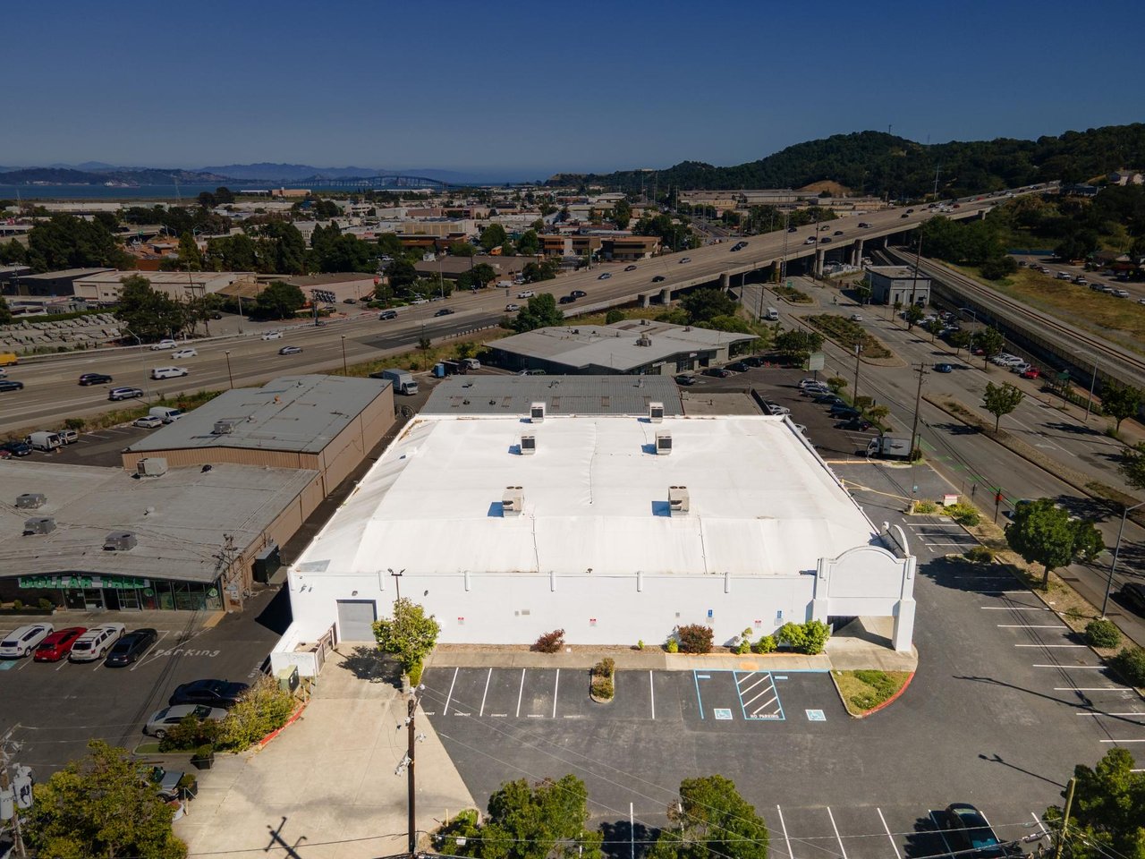Retail Building For Lease 