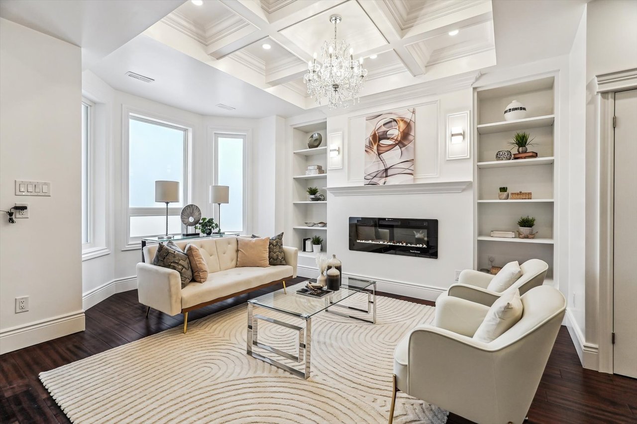 290 Bathurst St