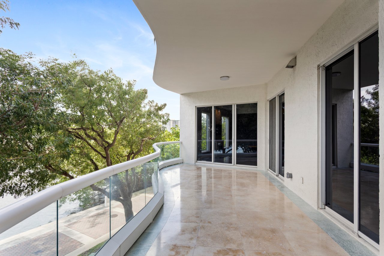 6000 Island Blvd # 203