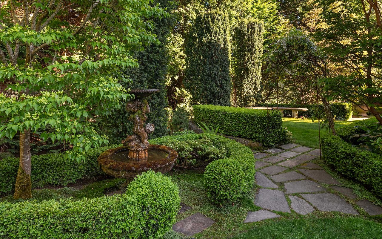 Historic Waterfront Estate in Magnolia