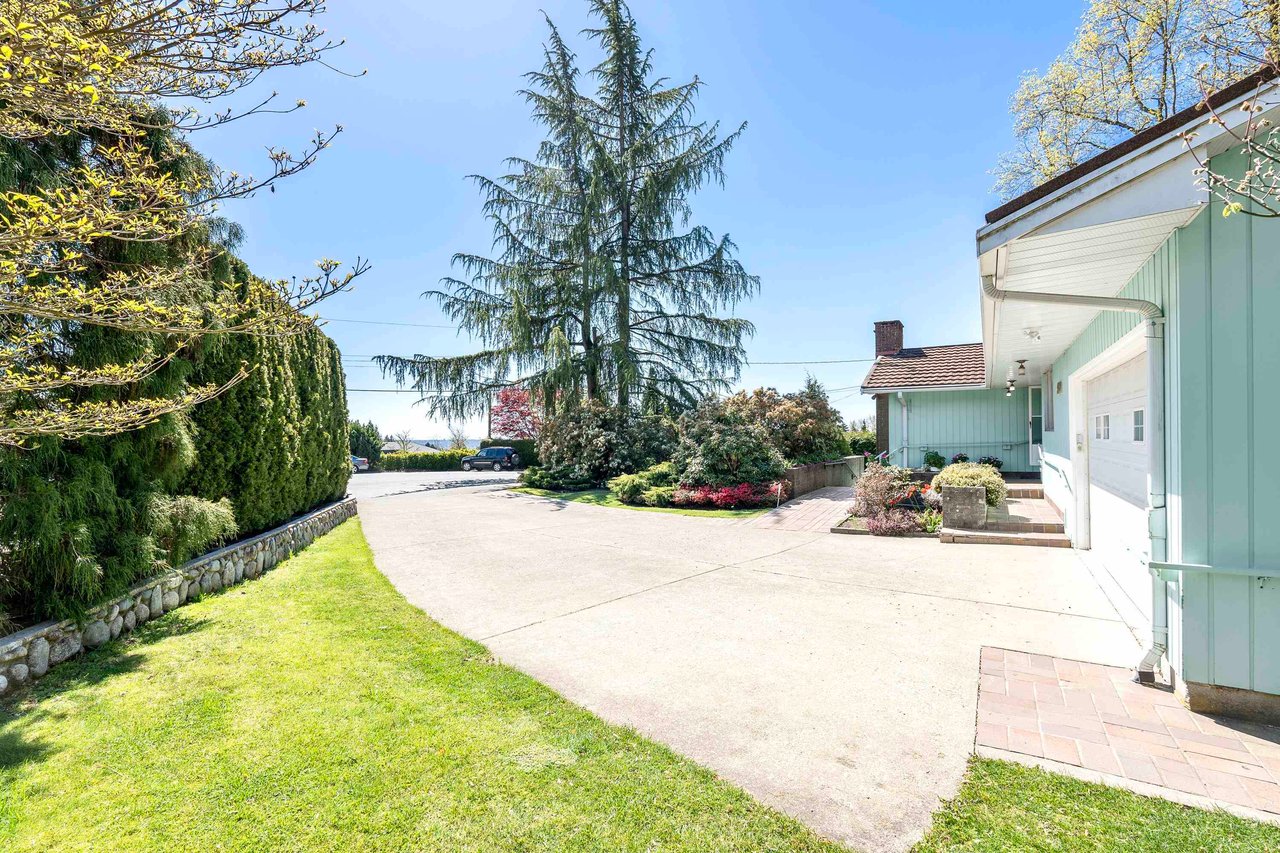 580 Granada Cres