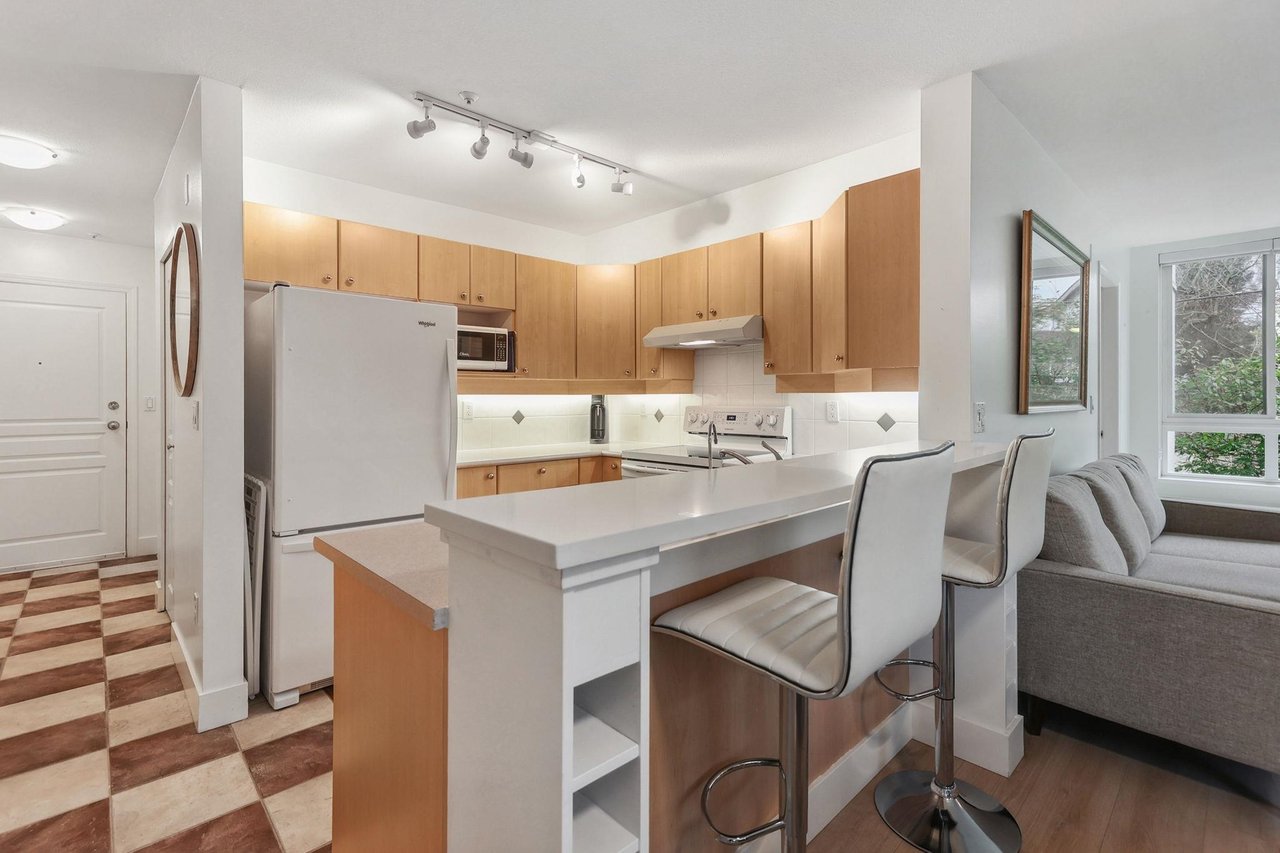 209-3235 W 4th Avenue, Vancouver