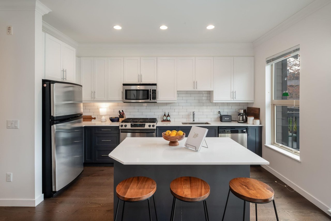 10-308 E 14th St