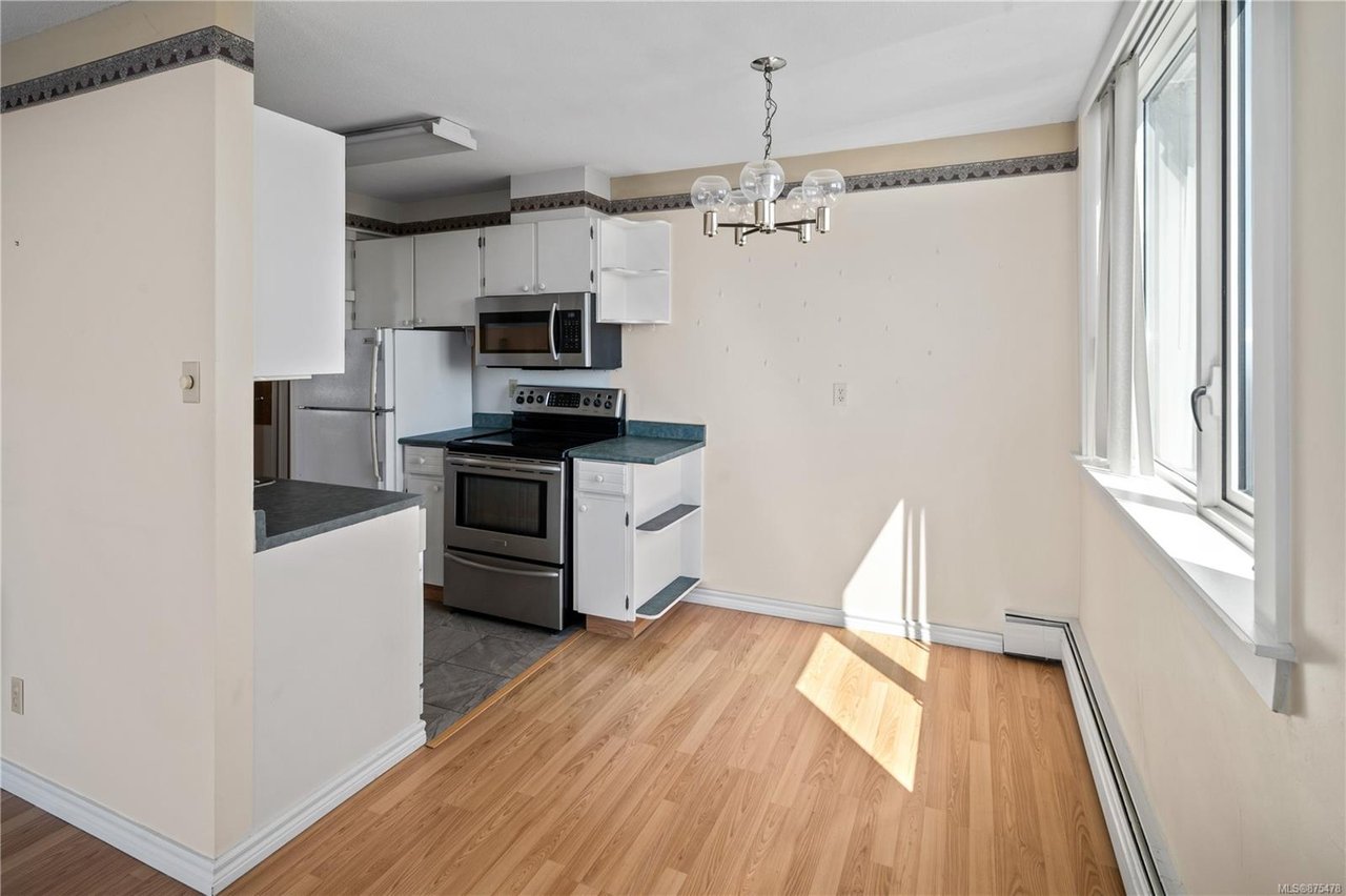 2206-647 Michigan St