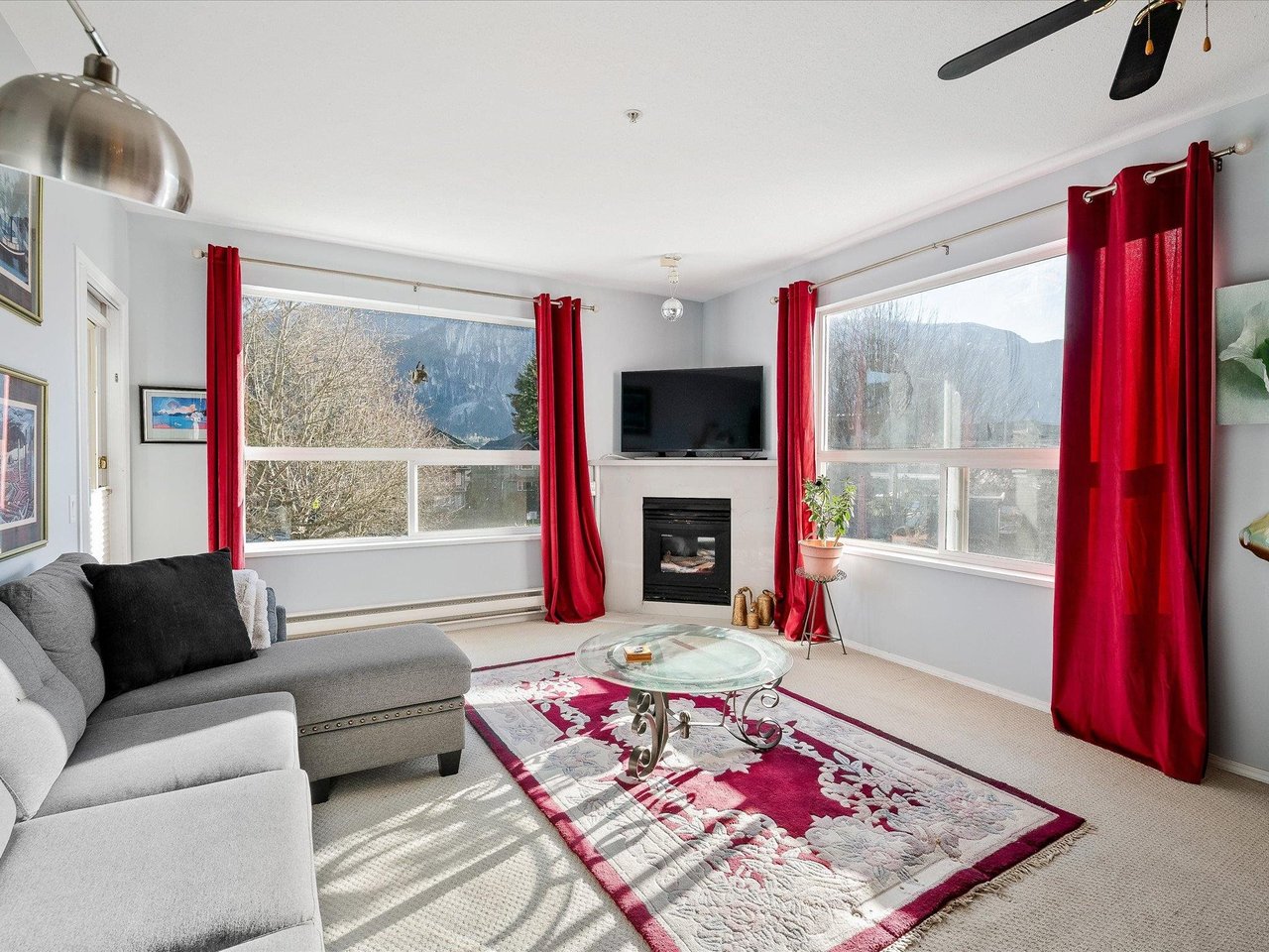 203-1203 Pemberton Ave