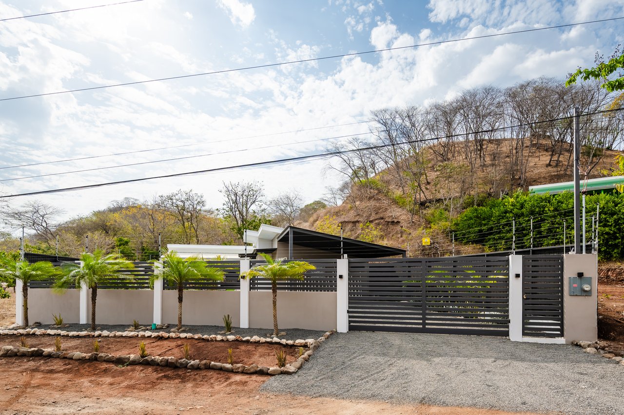 Villa Aurora | New 5BR Luxury Home Minutes from Playa Penca & Potrero