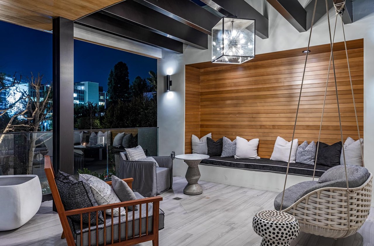1172 N Doheny