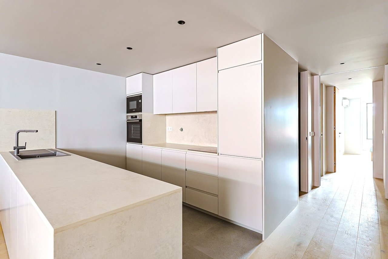 Stylish 2-Bedroom Apartment in the Heart of Lisbon with Exceptional Amenities