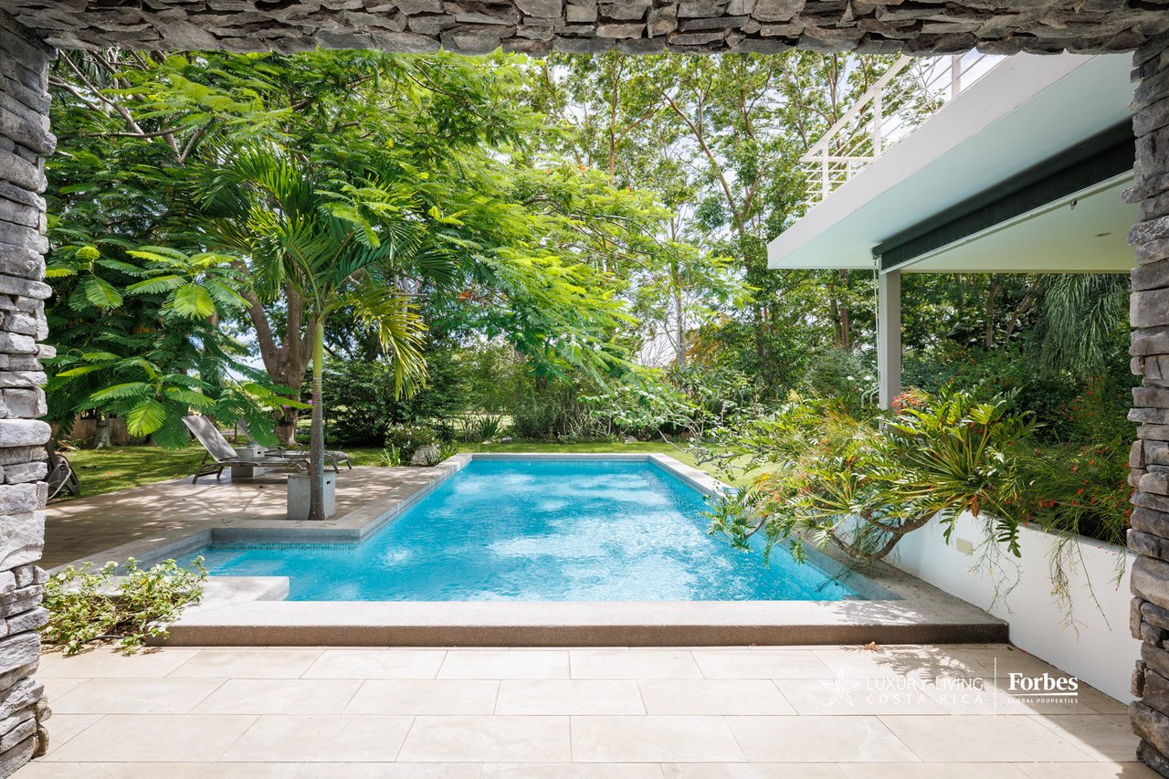 21465 - Modern 6 bedroom house with pool, garden and terrace front golf course