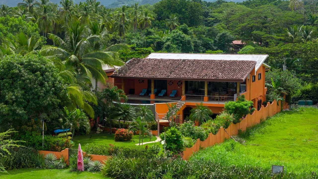 Titled Beachfront Casa de Sueños