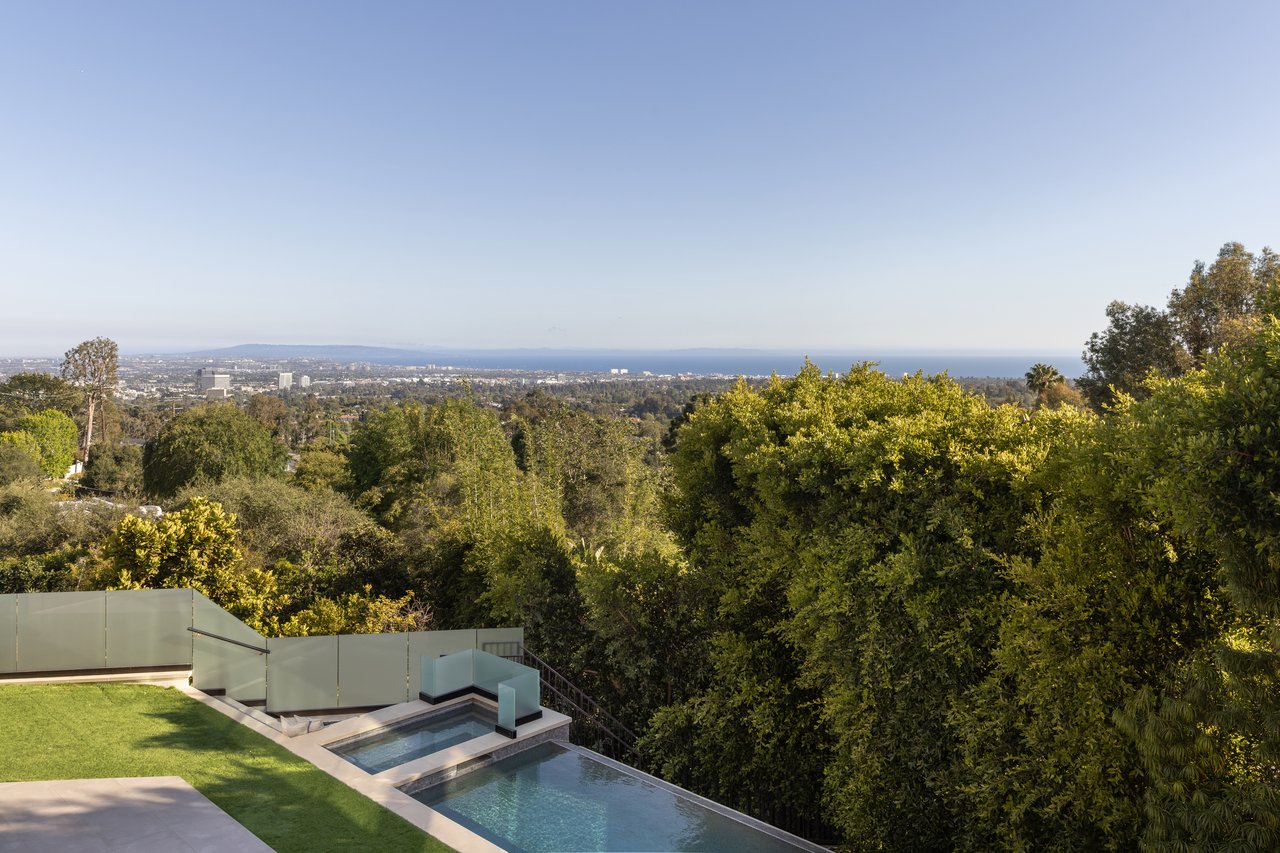 815 N Tigertail Rd, Brentwood