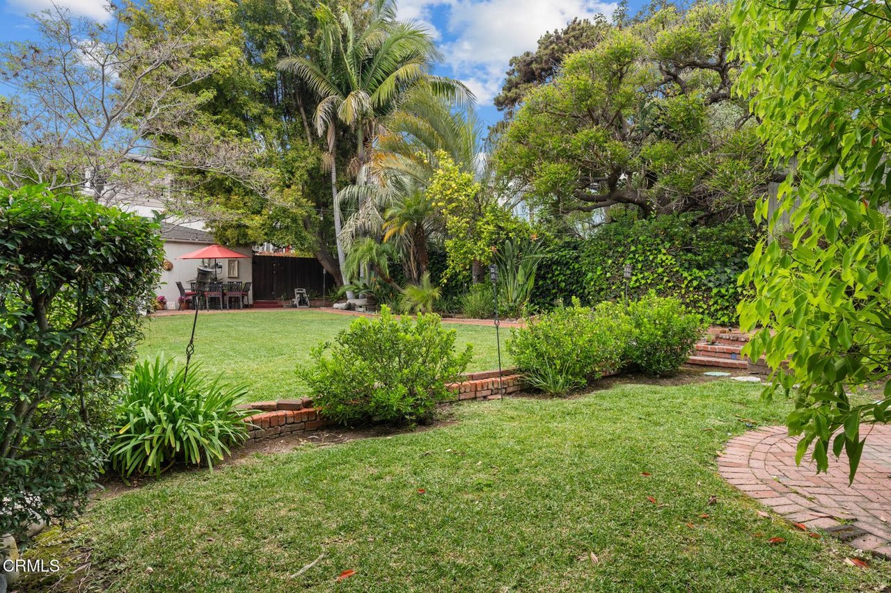 3272 Rowena Ave