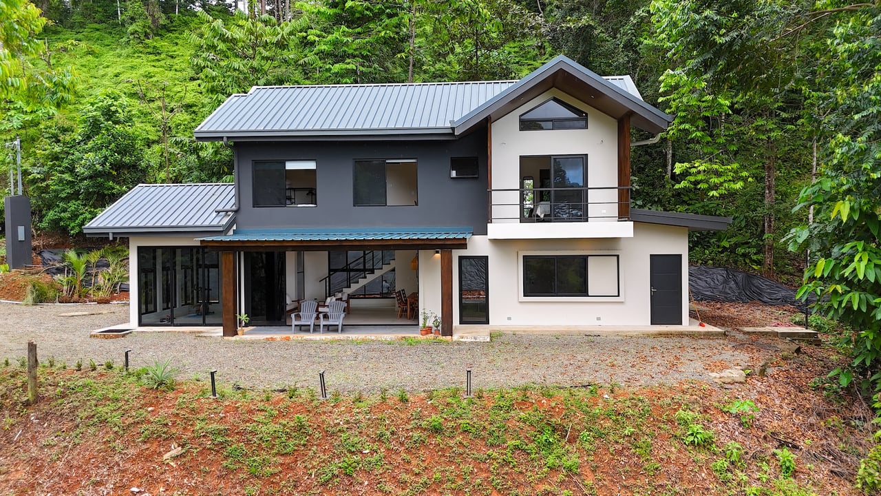 4 Bedroom luxury ocean view home in a Gated Cummunity