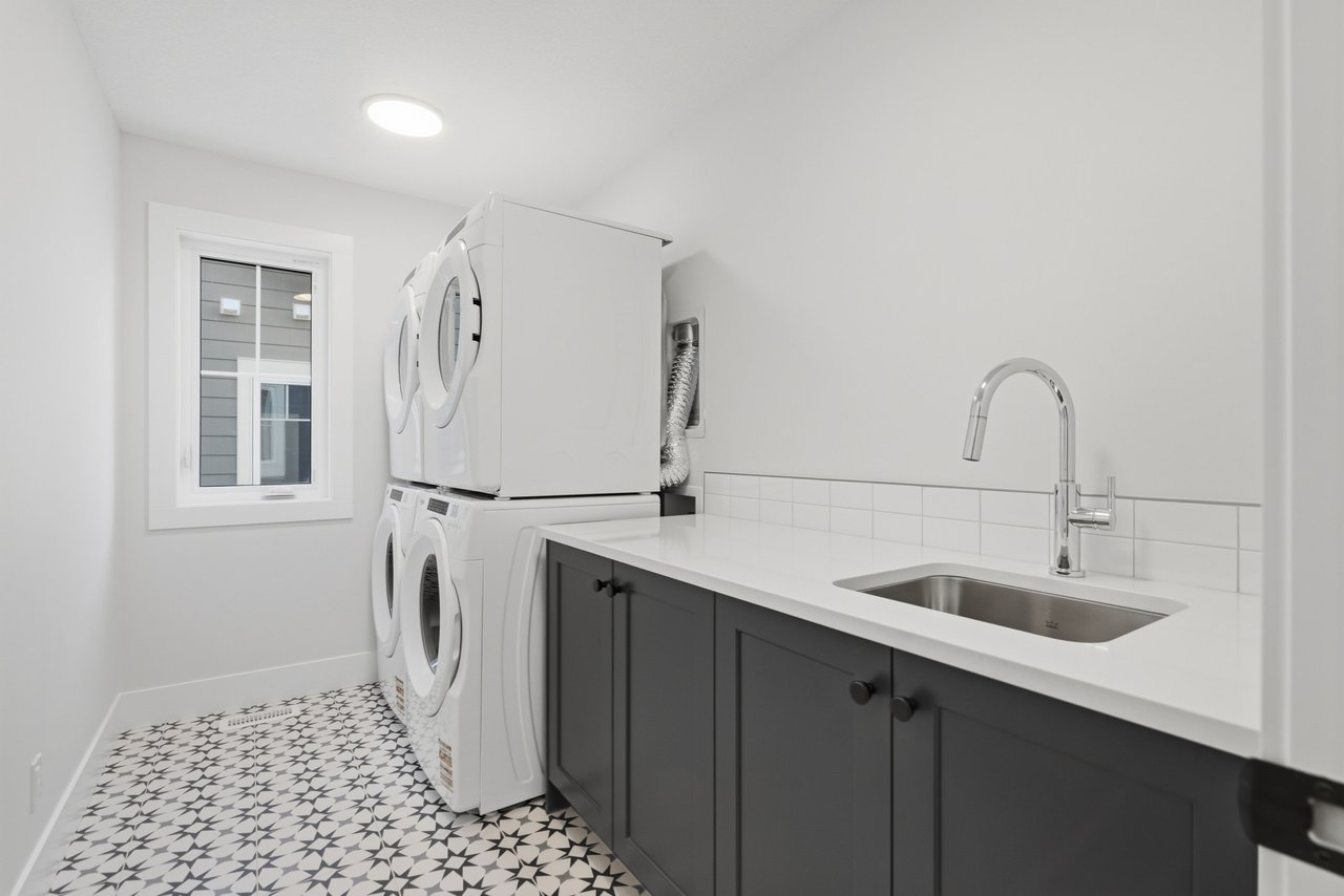 378 Bessborough Drive SW