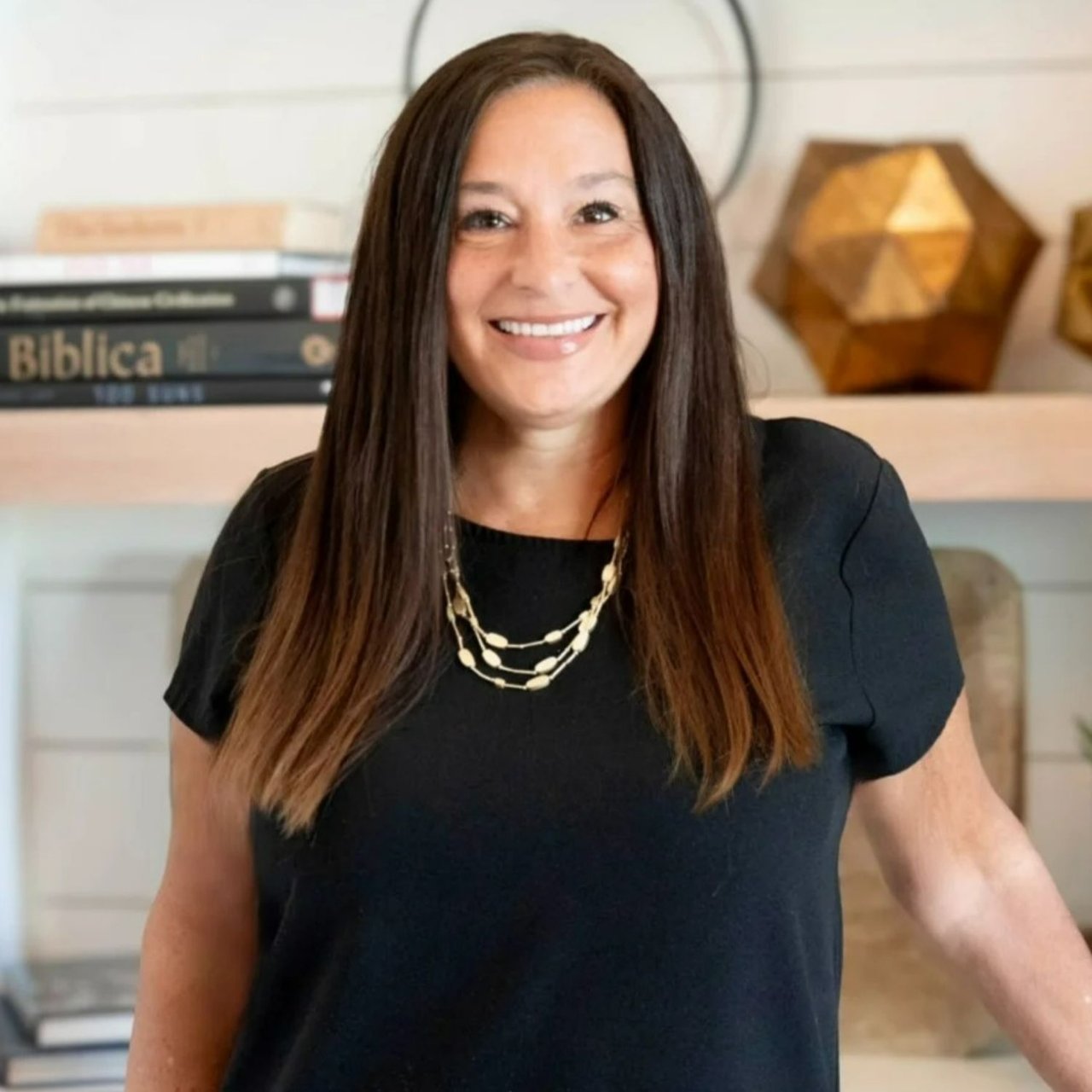 Angela Aguilar Frisco, TX Real Estate Agent Headshot