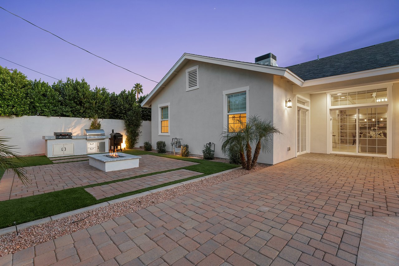 3838 E DEVONSHIRE Avenue