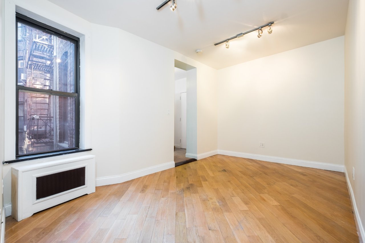 339 East 12th Street Unit: 18