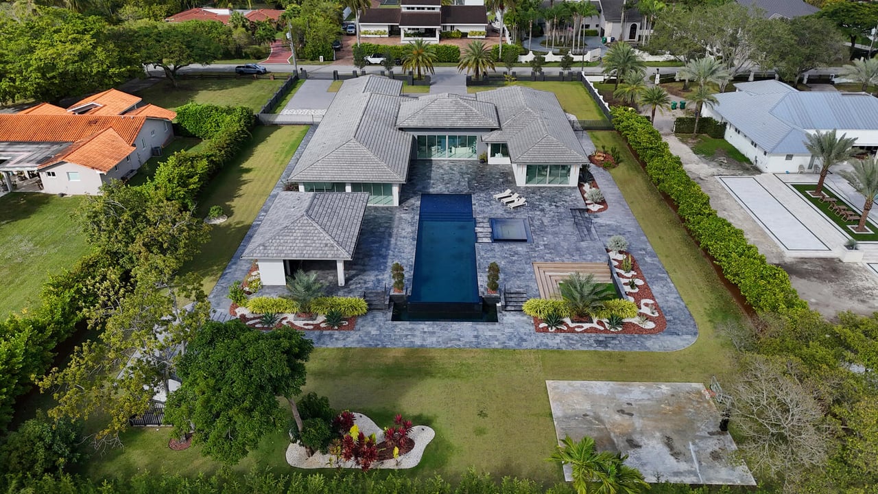 Your Private Resort - Everyday Of The Week