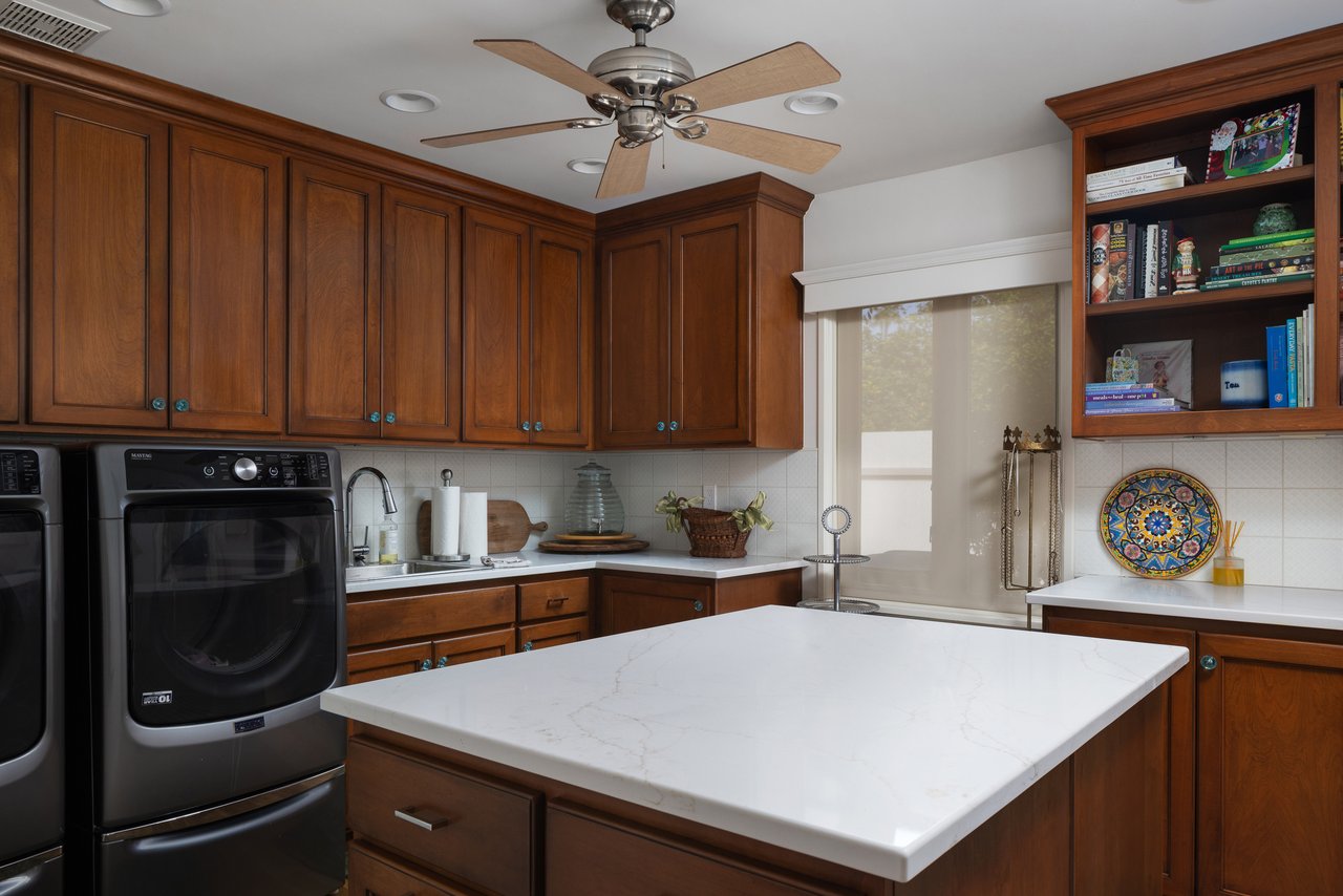 3042 N MANOR Drive E