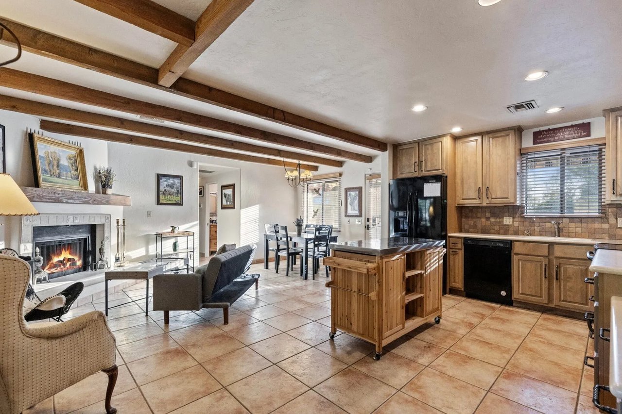 3155 W Elephant Head Rd