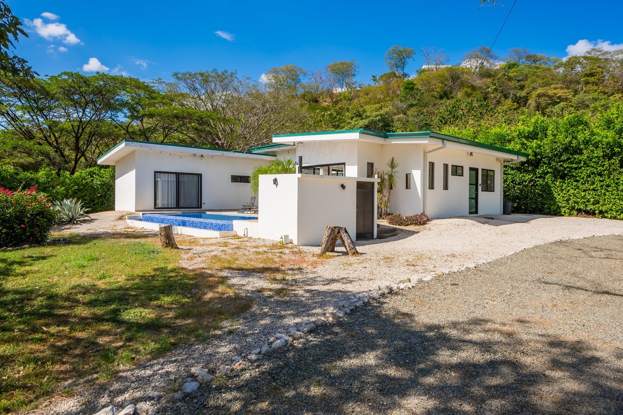 V-Stella Ju | House with Pool and Mixed-Use Land for Sale Near Finca Panamá, Costa Rica