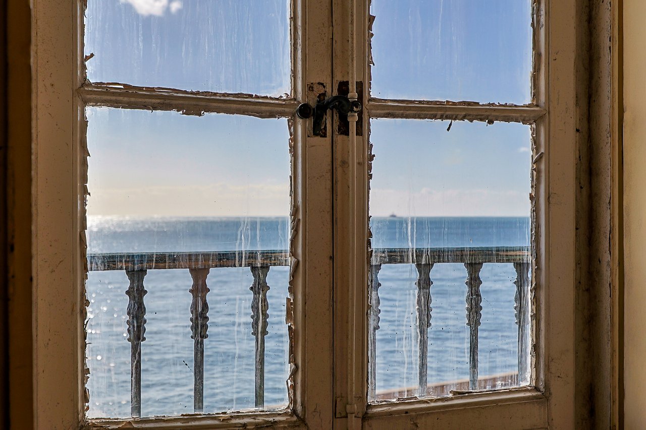 Quinta do Relógio: Historic 19th-Century Waterfront Palacete in Paço de Arcos, Oeiras